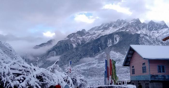 Lachung – A Himalayan gem in North Sikkim, gateway to Yumthang Valley and Zero Point.